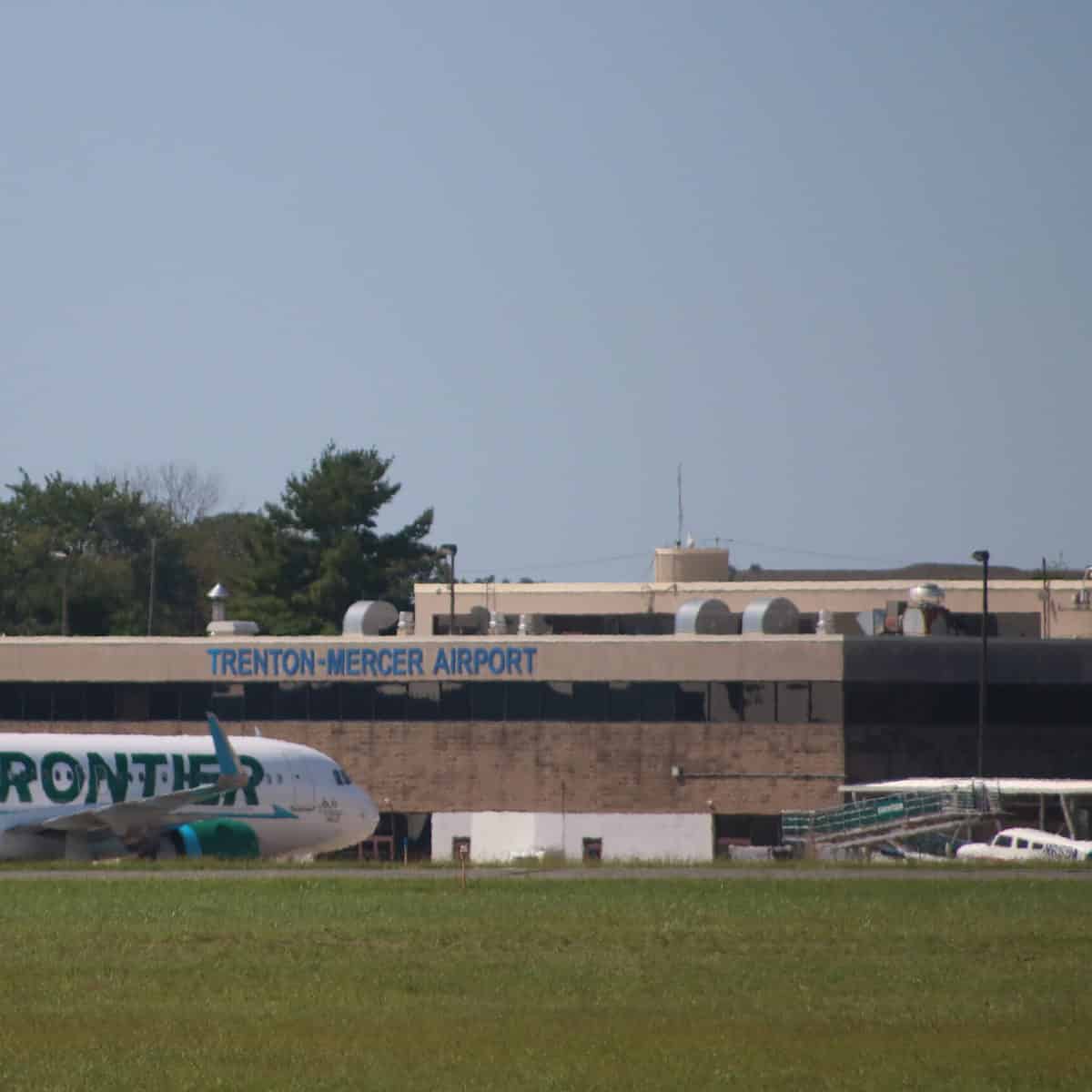Frontier Airlines Marks 10 Years of service from Trenton-Mercer Airport